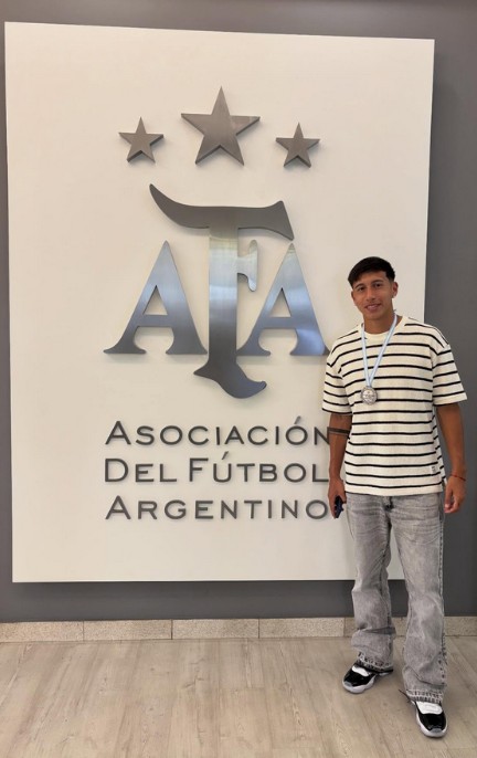 JJUrquiza, J.J.Urquiza, Juveniles,  Lionel Benítez, 2025, Jugador Destacado, reserva